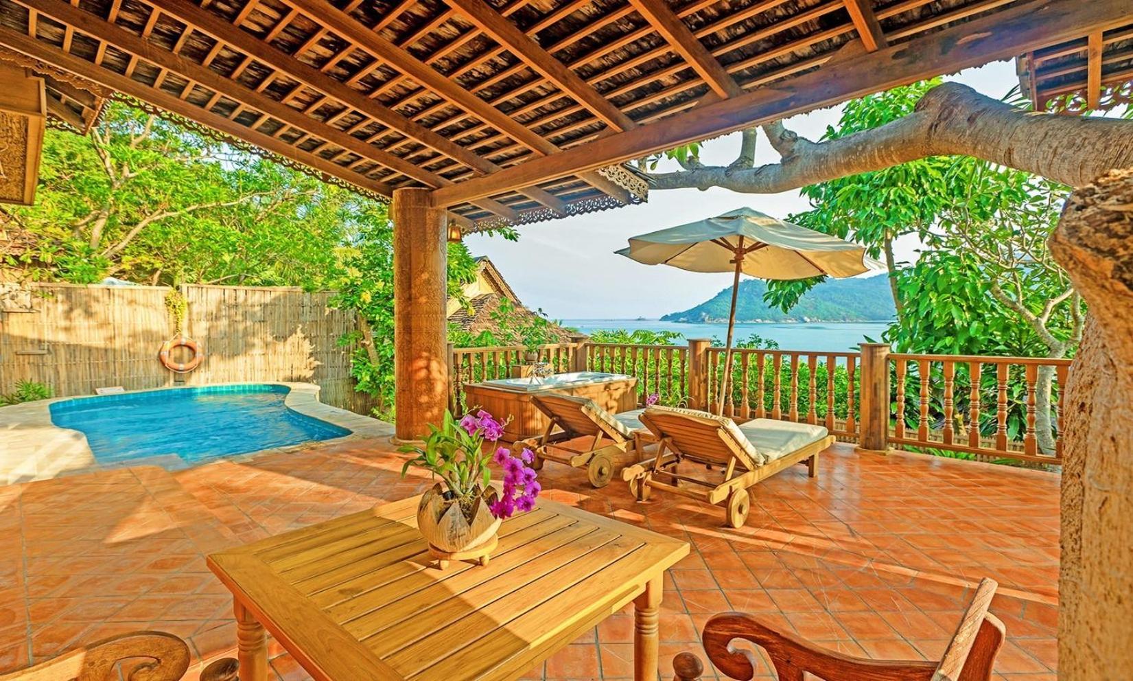 Santhiya Koh Phangan Resort And Spa Exterior photo A view of the pool at the resort