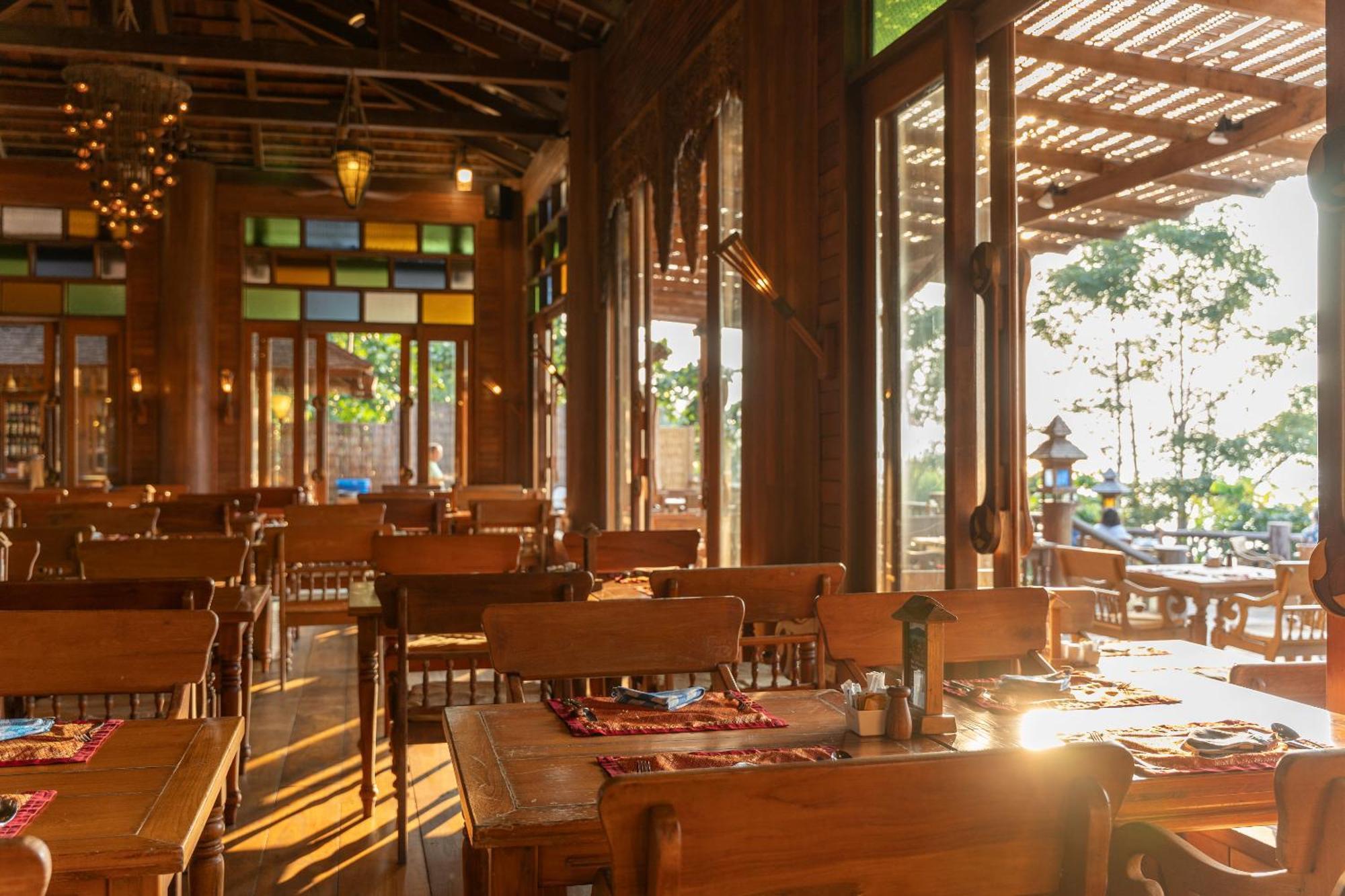 Santhiya Koh Phangan Resort And Spa Exterior photo Interior of a restaurant in the resort