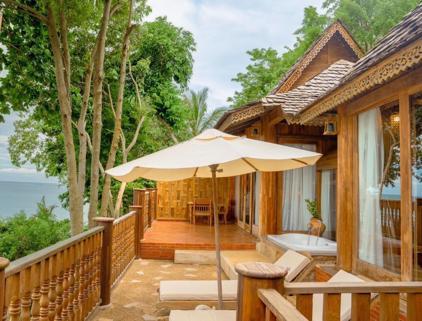 Santhiya Koh Phangan Resort And Spa Exterior photo A villa at the resort